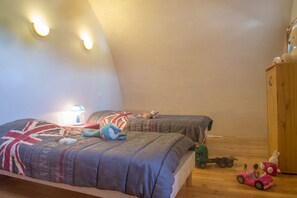 3 chambres, fer et planche à repasser, lit parapluie, Wi-Fi gratuit