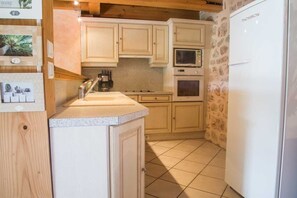 冰箱、微波炉、烤箱、洗碗机