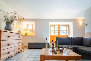 TV, DVD player, books - Gîte Les Bouteillers 6/8 persons (BRION)