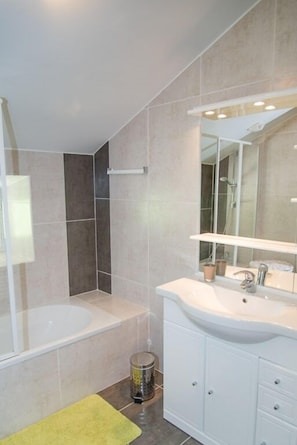 Badewanne, Haartrockner