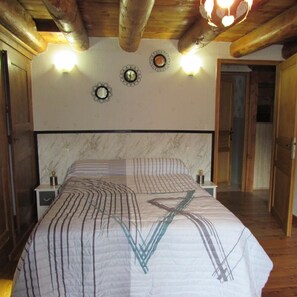 5 slaapkamers, een strijkplank/strijkijzer, reisbedje, gratis wifi