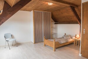 3 soverom, strykejern/-brett, reiseseng for barn og wi-fi (inkludert)