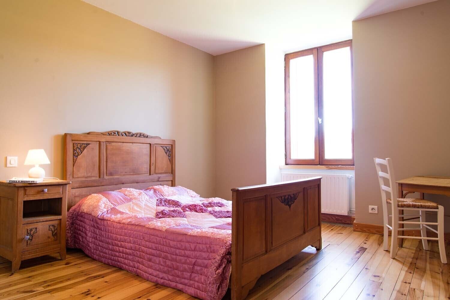 3 dormitoris, planxa i posts de planxar i un bressol de viatge 