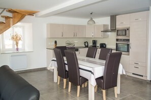 Kühlschrank, Mikrowelle, Ofen, Geschirrspüler