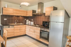 Fridge, microwave, oven, dishwasher