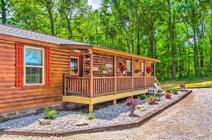 Exterior - Working Farm w/ Fishing Pond! Brownsville Gem (Brownsville)