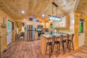 Fridge, microwave, stovetop, dishwasher - Working Farm w/ Fishing Pond! Brownsville Gem (Brownsville)
