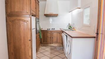 KĂŒhlschrank, Mikrowelle, Ofen, GeschirrspĂŒler