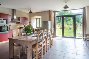 Fridge, microwave, oven, dishwasher - Lzg090a - Gîtes de France 3 Épis 6 Pers à Coulagnettes (SAINT-AMANS)