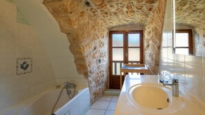 Badewanne, Haartrockner