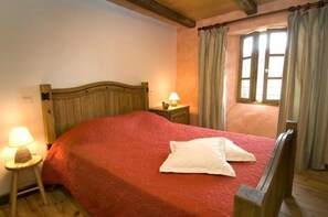 4 soverom, strykejern/-brett og reiseseng for barn