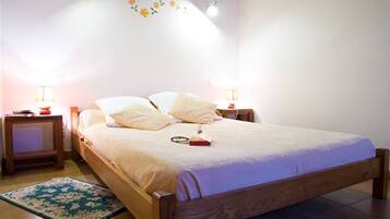 3 bedrooms, iron/ironing board, travel crib