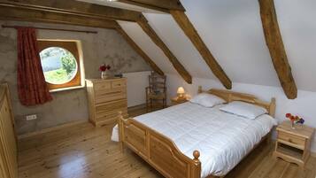 2 bedrooms, iron/ironing board, travel crib, free WiFi