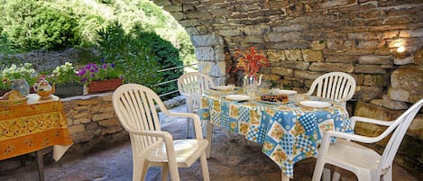 Outdoor dining