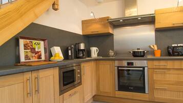 Réfrigérateur, micro-ondes, four, lave-vaisselle