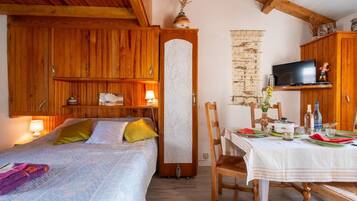 Strykejern/-brett og reiseseng for barn