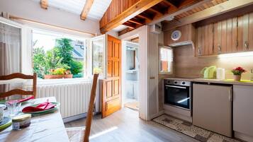 Kjøleskap, mikrobølgeovn, ovn og brødrister