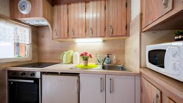 Kjøleskap, mikrobølgeovn, ovn og brødrister