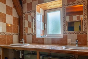 Shower, hair dryer - La Clé des Champs 6/7 persons (SAINT-SYMPHORIEN)