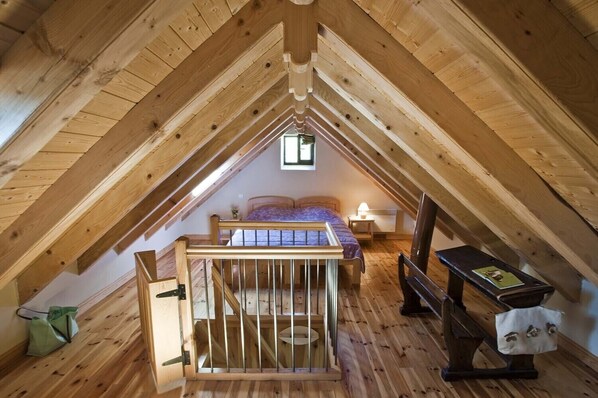 3 bedrooms, iron/ironing board, travel cot