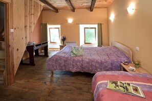 3 bedrooms, iron/ironing board, travel cot