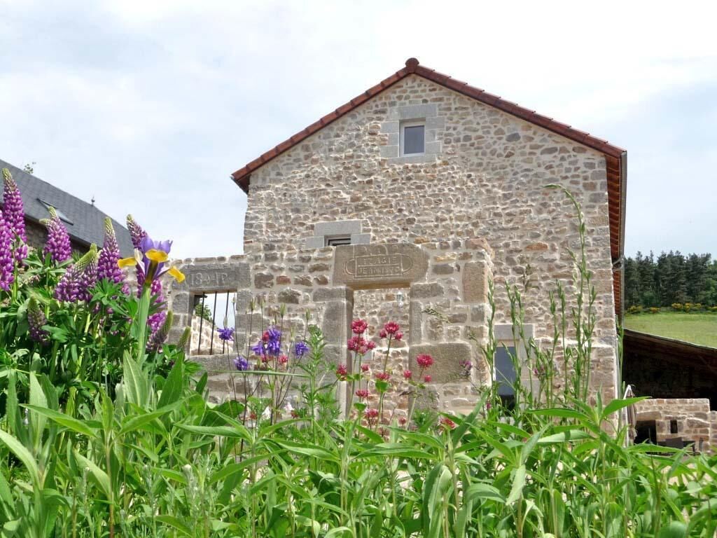 A stone building with a sign that reads "Bar."