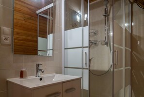 Shower, hair dryer - House (NASBINALS)