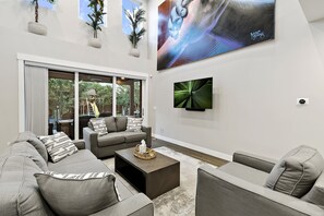 Smart TV y chimenea