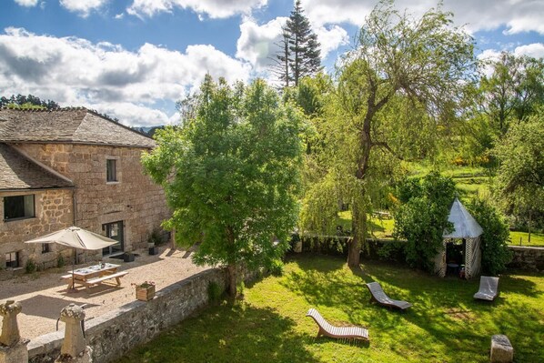 Terrace/patio - Gîte du Métayer - Domaine de Coulagnettes (SAINT-AMANS)