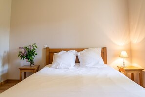15 bedrooms, travel cot, free WiFi, bed sheets