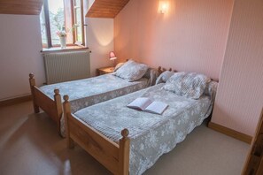 4 Schlafzimmer, Bügeleisen/Bügelbrett, Reisekinderbett