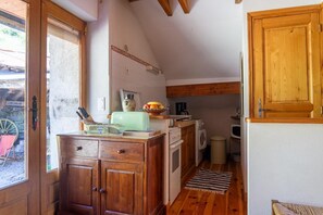 Kylskåp, mikrovågsugn, ugn och brödrost