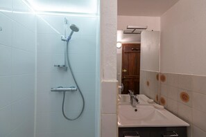 Chuveiro, secador de cabelo