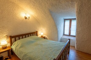 2 bedrooms, iron/ironing board, travel crib, free WiFi