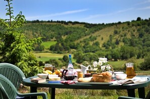 Outdoor dining - Gîtes de France, 2 ears of wheat, for 5 people in Mazel Bouissy (MALENE (LA))