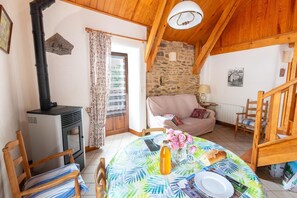 TV - Gîtes de France 2/3 persons in Malecombe (CUBIERES)