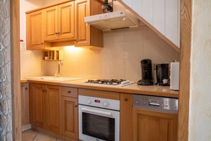 Fridge, microwave, oven, dishwasher - La Maison d'Élise - LES BONDONS (LES BONDONS)