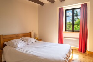 7 bedrooms, iron/ironing board, travel cot, free WiFi