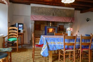 Dining - 5/7 pers rental in Grandviala (LA CHAZE-DE-PEYRE)