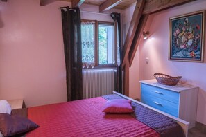 3 bedrooms, iron/ironing board, travel cot, free WiFi