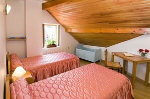 2 bedrooms, iron/ironing board, travel cot, free WiFi
