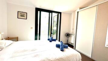 2 bedrooms, iron/ironing board, free WiFi, bed sheets