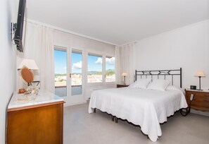 5 bedrooms, iron/ironing board, free WiFi, bed sheets