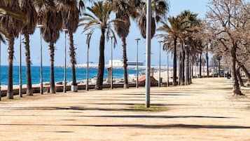 Una spiaggia nelle vicinanze