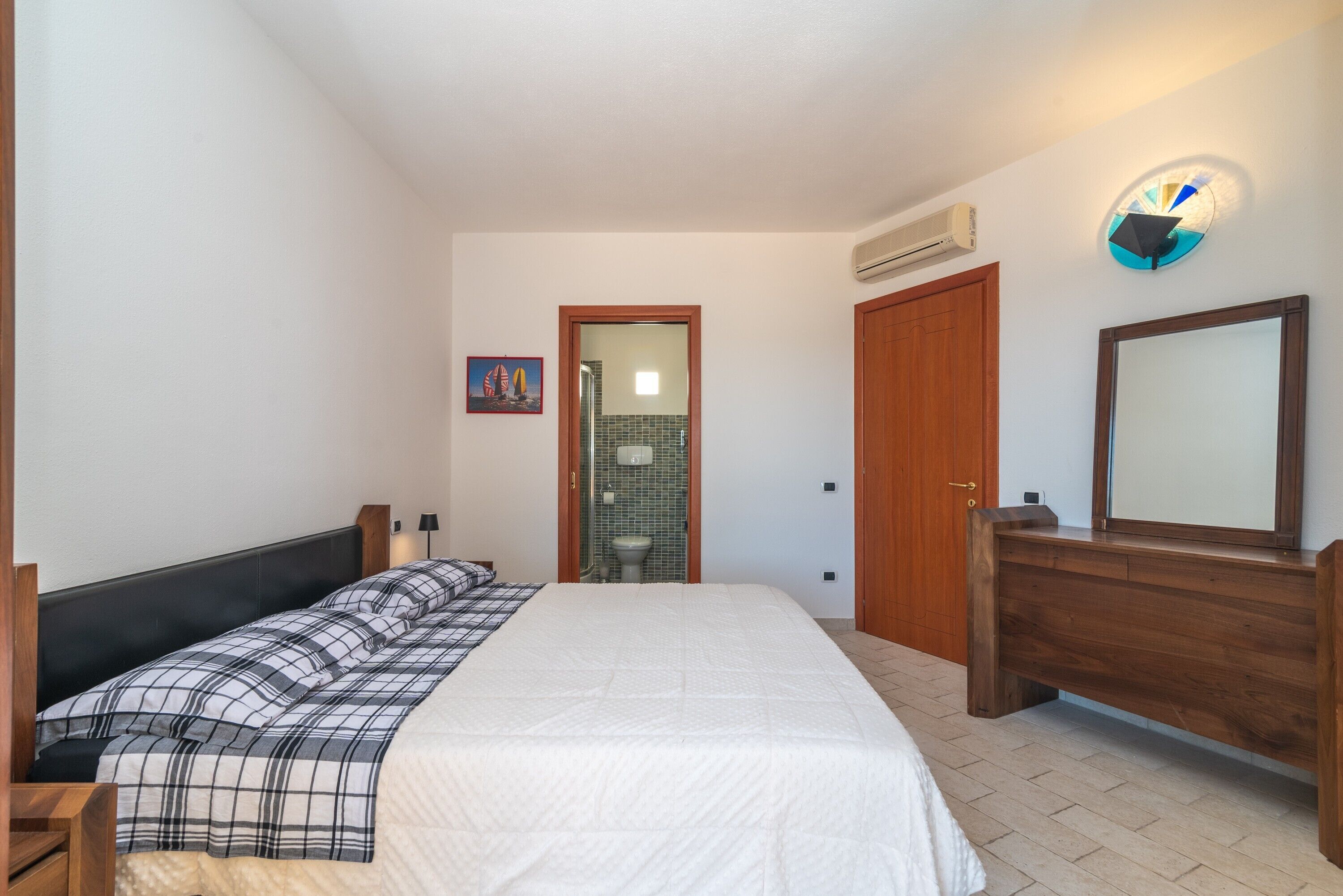 2 dormitorios, tabla de planchar con plancha, wifi gratis y ropa de cama