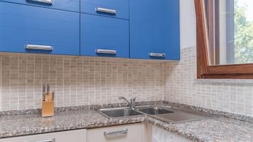 Réfrigérateur, four, plaque de cuisson, lave-vaisselle