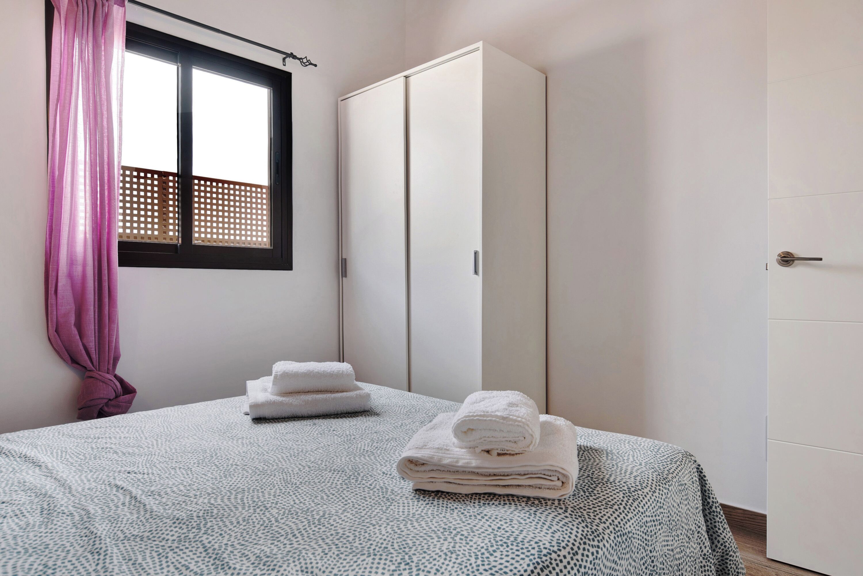 2 chambres, fer et planche à repasser, Wi-Fi gratuit, draps fournis