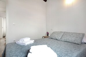 2 chambres, fer et planche à repasser, Wi-Fi gratuit, draps fournis