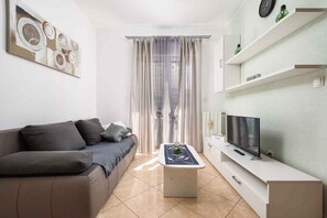 Unclassified image, 5 of 20, button