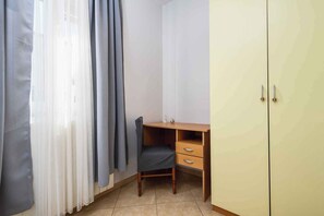 Unclassified image, 4 of 20, button